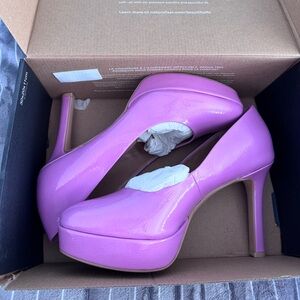 NWT. Naturalizer “Wild Rose” color Platform Heels